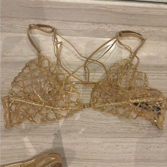 Livy gold lingerie set - Picture 11 of 13